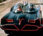 Бэтмен и Робин в своем Batmobile
